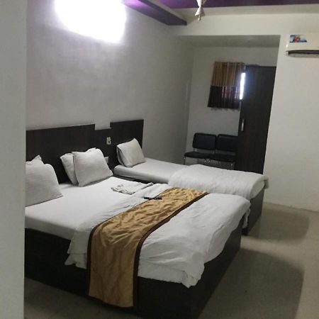 Hotel Long Stay Ahmedabad Buitenkant foto